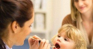 Острое инфекционное заболевание — дифтерия у детей: симптомы и лечение, профилактика, фото проявлений недуга