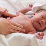 zhidkij-stul-u-grudnichka-1-1