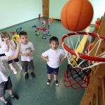 osnovnye-priyomy-detskogo-basketbola-kotorye-pomogut-osvoit-pravila-2