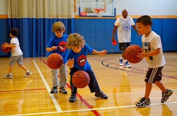 Основные приёмы детского баскетбола, которые помогут освоить правила