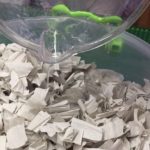 podgotovka-pasty-iz-yaichnyh-lotkov-dlya-pape-mashe