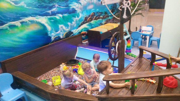Детская игровая комната «Сокровища пирата», Центр семейных развлечений «Страус Хаус», Центр виртуальной реальности «Пиксель»