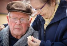 Пенсионерам старше 65 лет окажут помощь