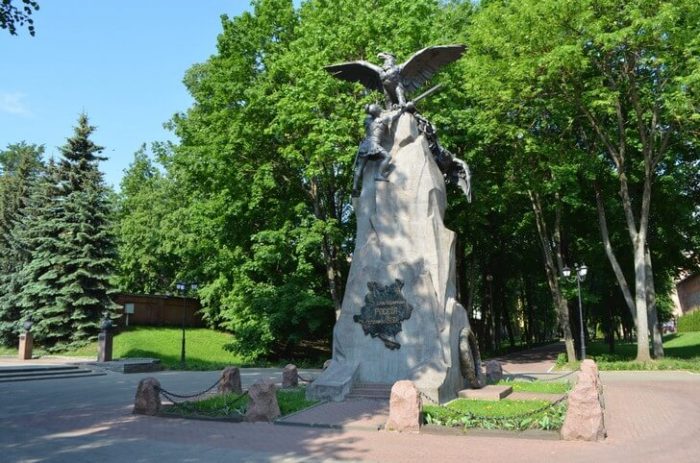 Памятник «Благодарная Россия – Героям 1812 года»