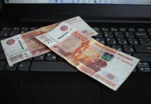 «Смогут контролировать». Родителям укажут, на что потратить 10 тысяч рублей?