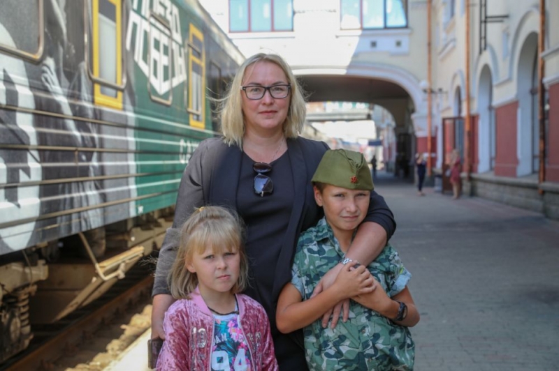 Юбилейный посетитель исторического музея «Поезд Победы» получил поздравление в Приморье