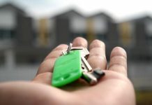 Семьям краевой столицы помогают получить жилье