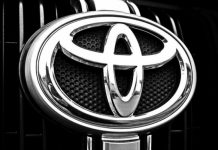 Toyota резко подняла цены на новые машины в России