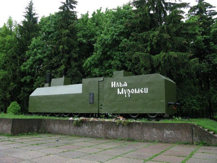 Парк 50-летия Советской власти и памятник «Бронепоезд «Илья Муромец»