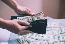 Денег дадут меньше. Центробанк огорчил всех, у кого есть вклады в долларах
