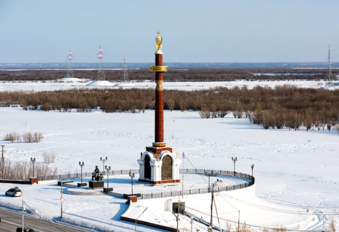 Монумент в честь основания Якутска