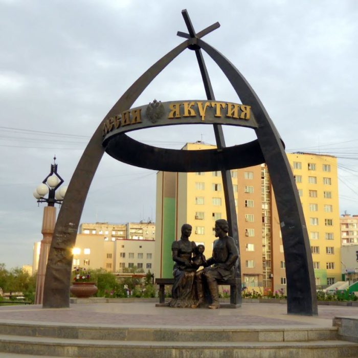 Памятник Абакаяде и Семёну Дежневу