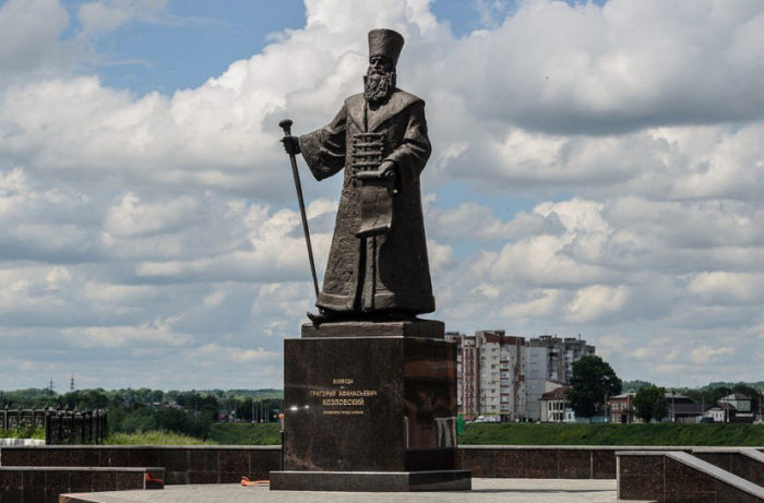 Памятник воеводе Григорию Козловскому