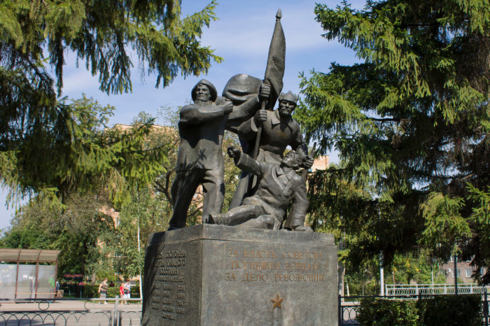 Памятник жертвам революции