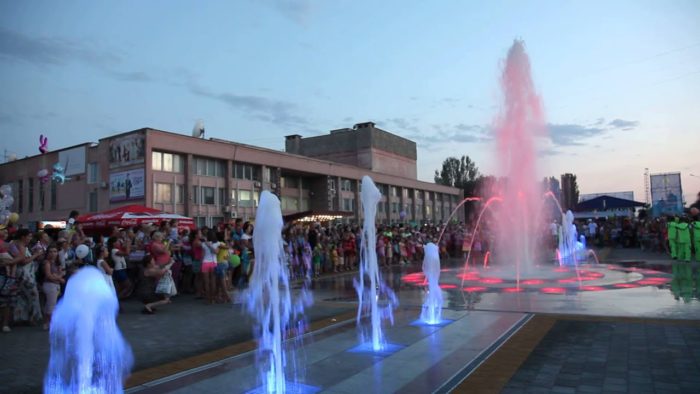 Площадь Ленина со светомузыкальным фонтаном