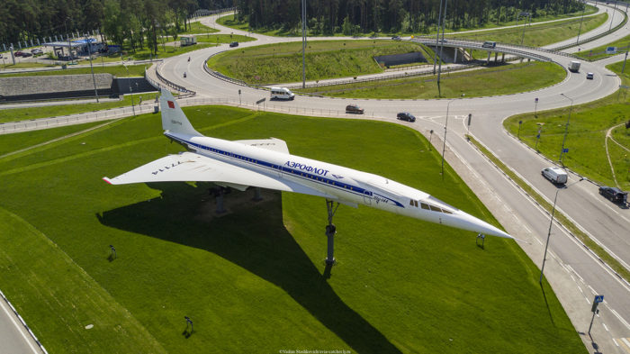 Памятник самолёту Ту-144